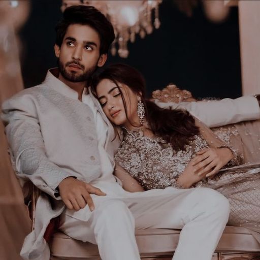  Shahid Kapoor and Kareena Kapoor posing together at their wedding ceremony.