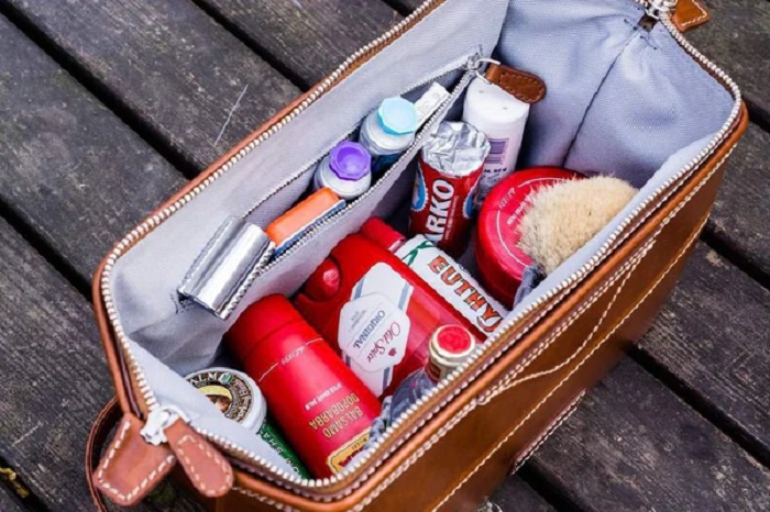 Travel Kit for Men That Every Traveler Needsdftry